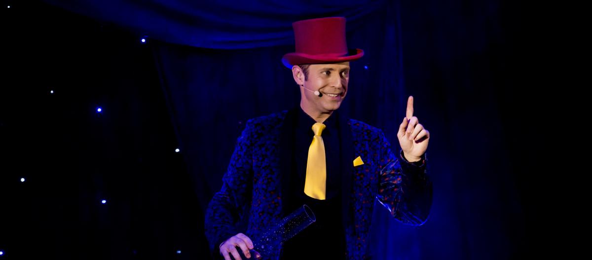 Allan Hart - Stand Up Magique - Rires - Comédie - Magie - interactif - corporate Allan Hart - Stand Up Magique - Rires - Comédie - Magie - interactif - corporate