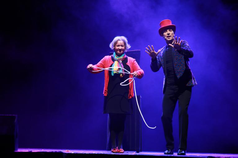 Allan Hart - Stand Up Magique - Rires et Comédie - Magicien Allan Hart - Stand Up Magique - Rires et Comédie - Magicien