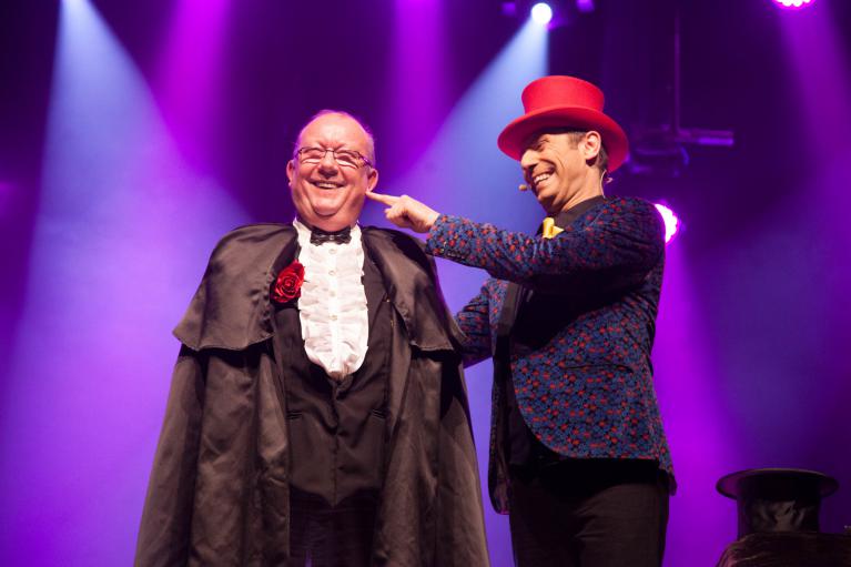 Allan Hart - Stand Up Magique - Rires - Comédie - Fun Allan Hart - Stand Up Magique - Rires - Comédie - Fun